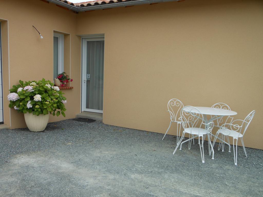 Chambre D'Hotes La Basse Gougeonniere Neuvy-en-Mauges 외부 사진